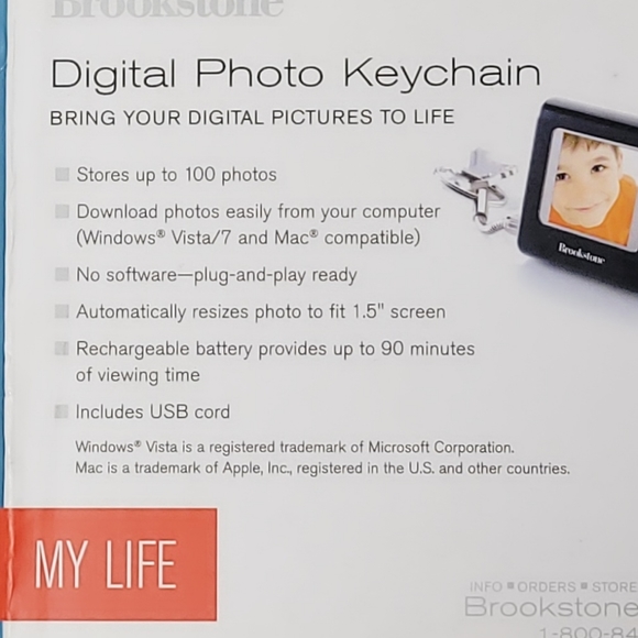 Brookstone Digital Photo Keychain and Sleeve - Picture 2 of 4